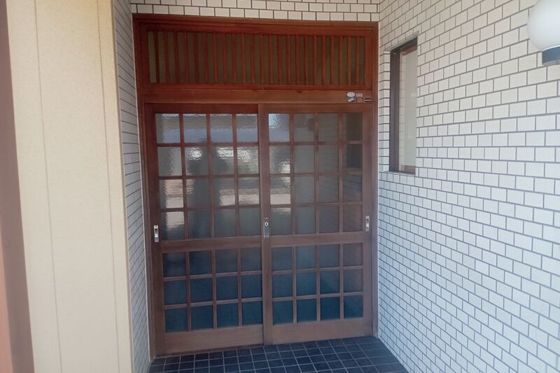 M様邸　玄関サッシカバー工法