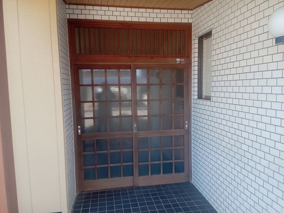 M様邸　玄関サッシカバー工法