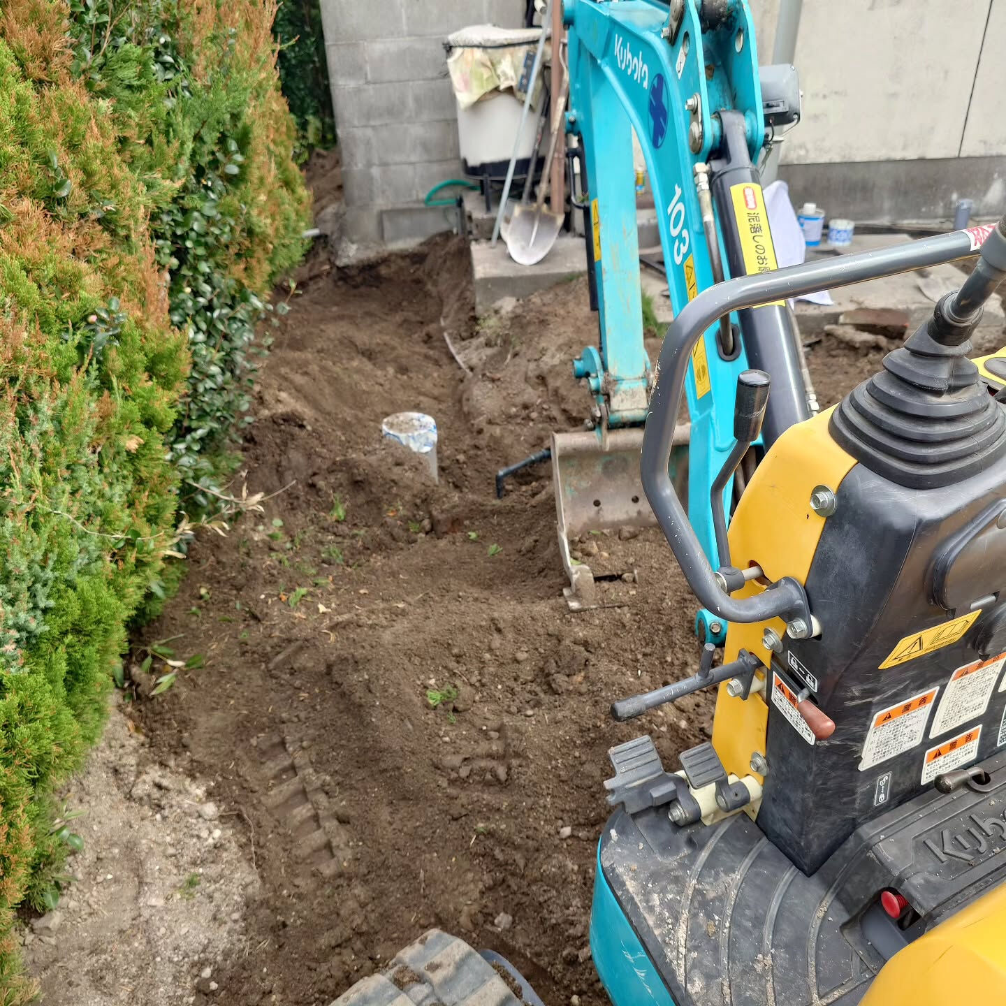 皆さん、こんにちは！🚧✨こちらの現場では、汲取トイレから下水