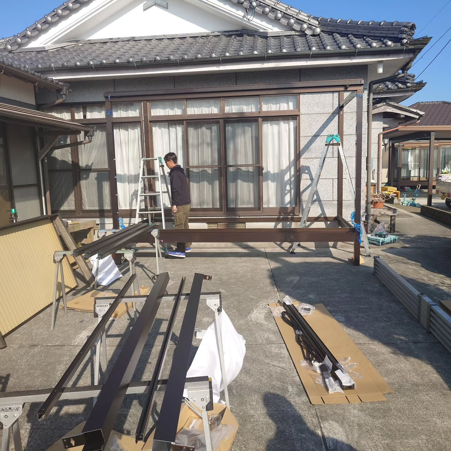 今日は【YKKapソラリア】サンルームの組立を行っています✨