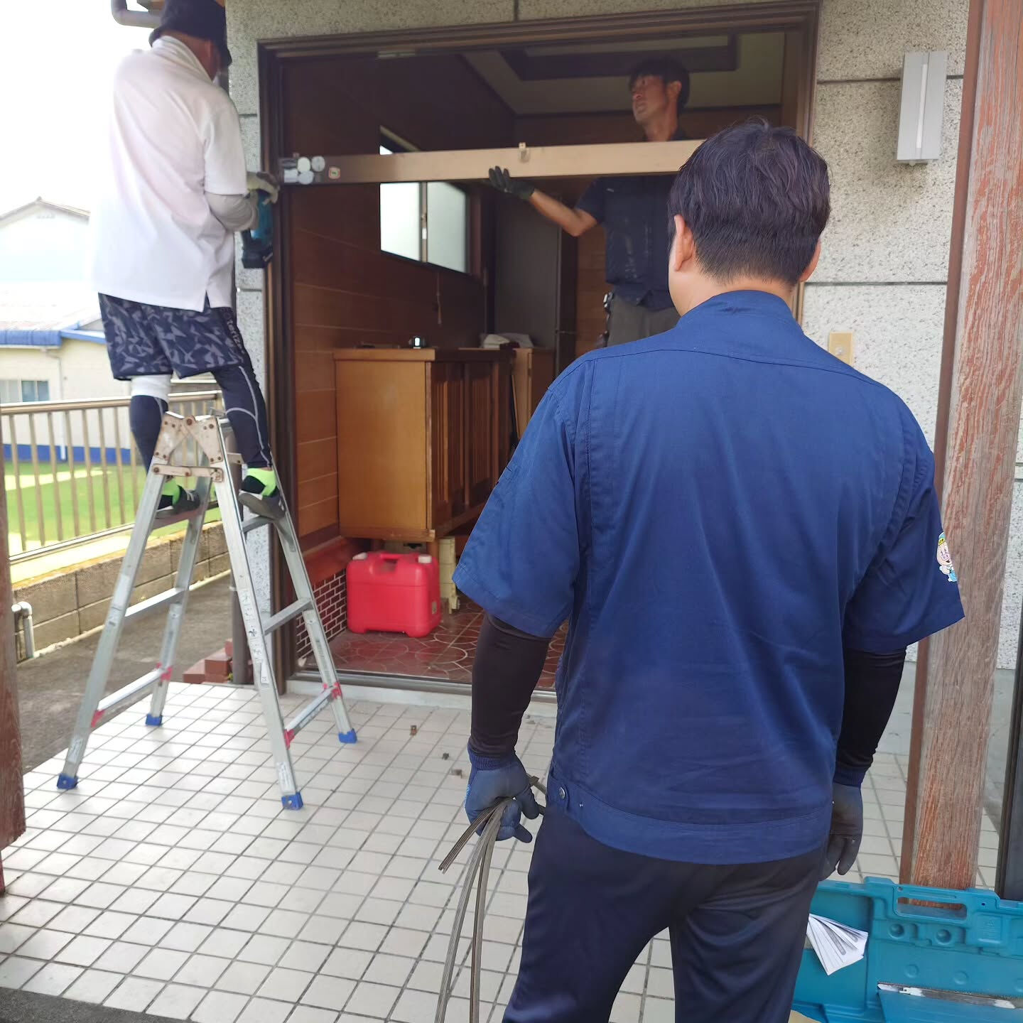 🚪 玄関って、1日で交換できるんです