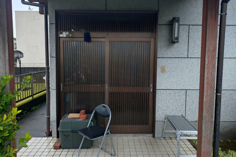 Ｍ様邸 　玄関サッシカバー工法