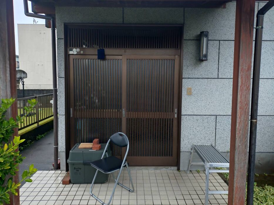 Ｍ様邸 　玄関サッシカバー工法