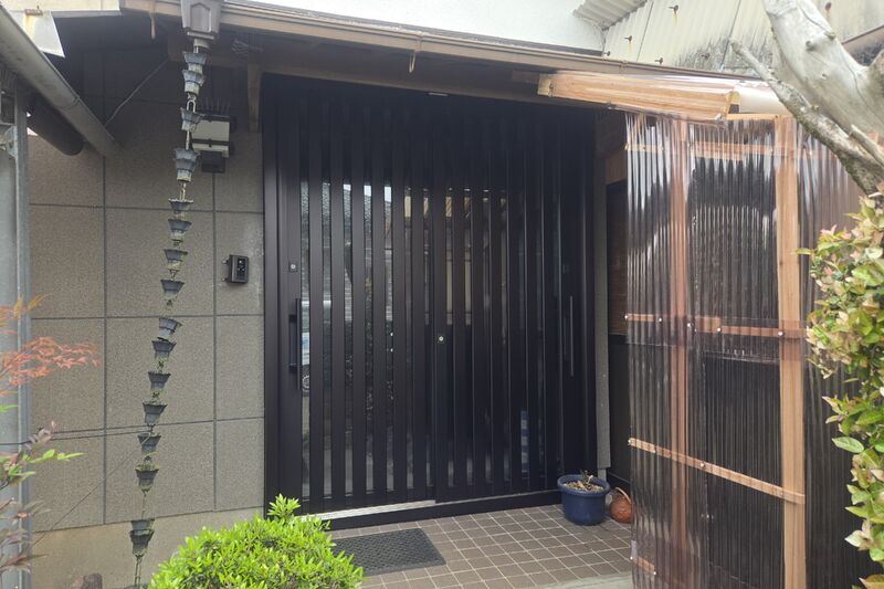 O様邸玄関サッシカバー工法