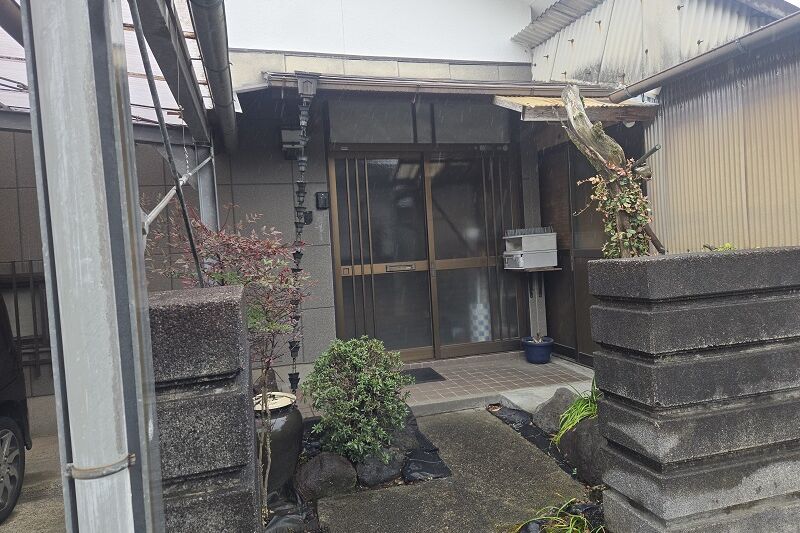 O様邸玄関サッシカバー工法