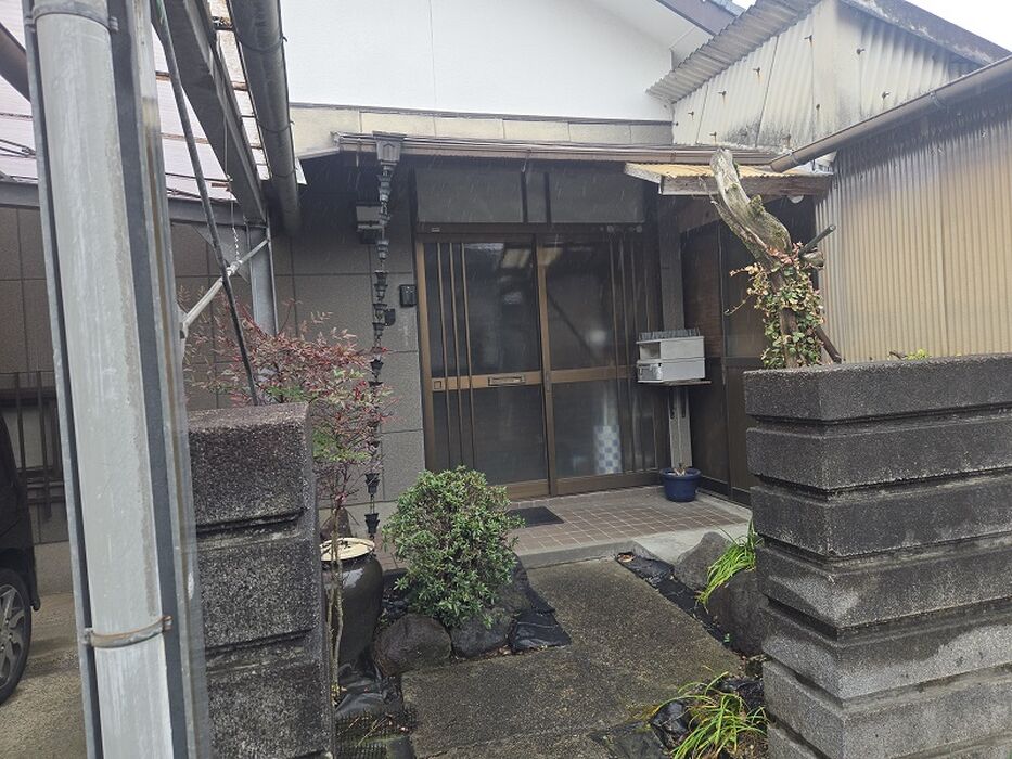 O様邸玄関サッシカバー工法