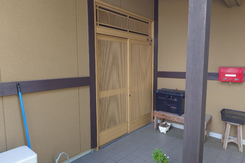 S様邸玄関カバー工法