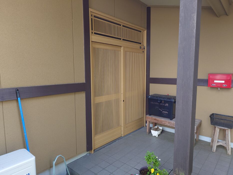 S様邸玄関カバー工法